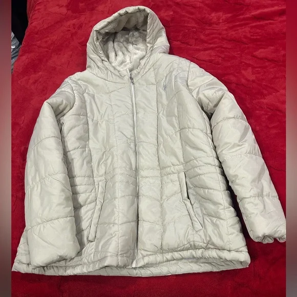 U.S. Polo Assn. Off-White Puffer Jacket - Picture 2 of 8